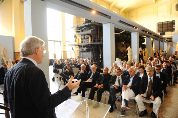 Meeting dans un musée romain