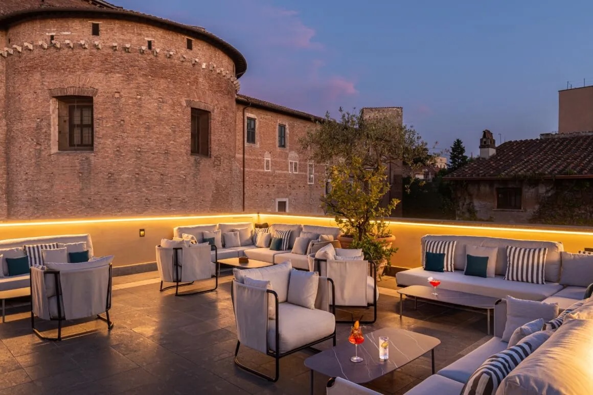 Paint & Wine Colosseum Rooftop Rome - BeyondRoma