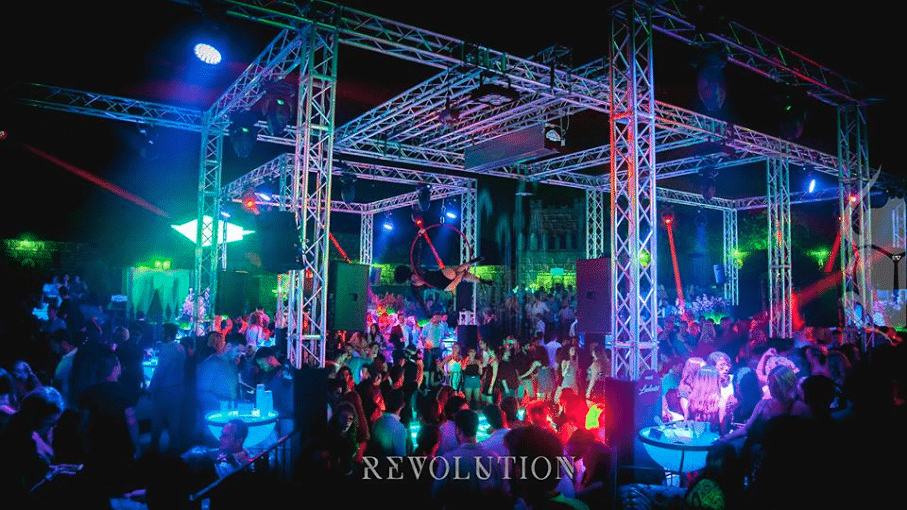 diner-festif-soiree-discotheque