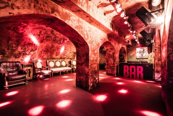 diner-festif-soiree-discotheque